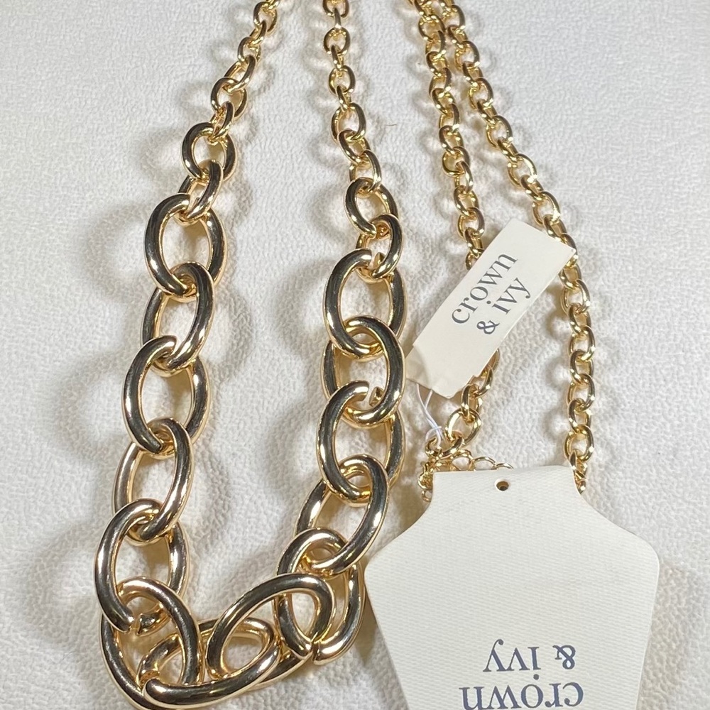 Very Classy Status Link Necklace